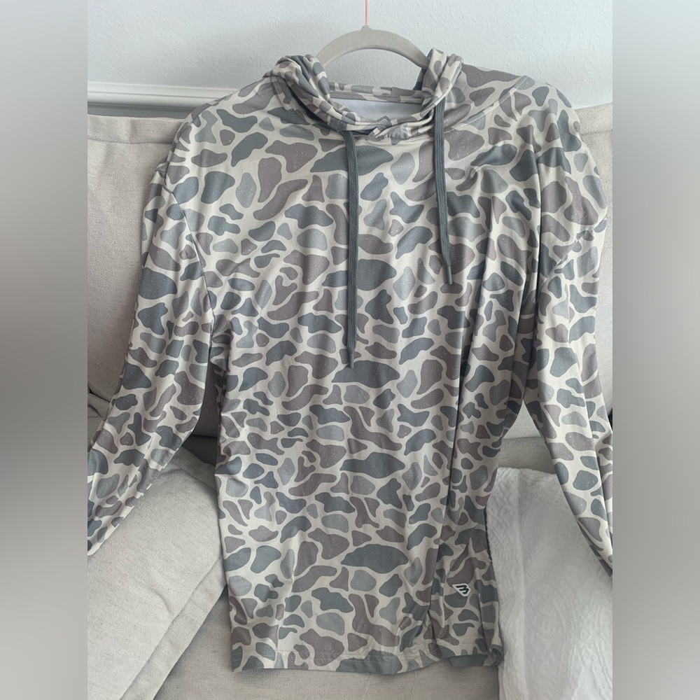 Women’s very lightweight camo hoodie barely worn size L
